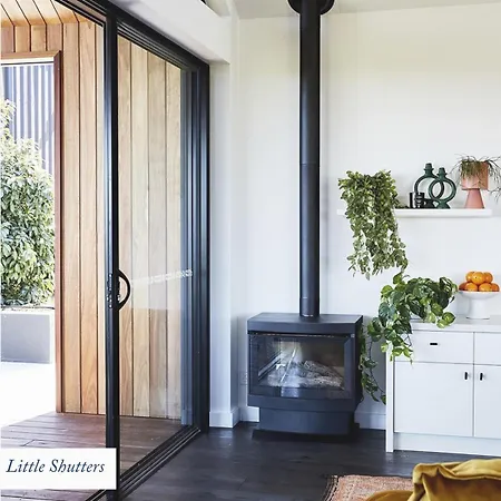 Little Shutters Best View In Byron Coopers Shoot Exterior photo