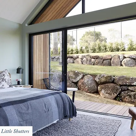 Little Shutters Best View In Byron Coopers Shoot Exterior photo